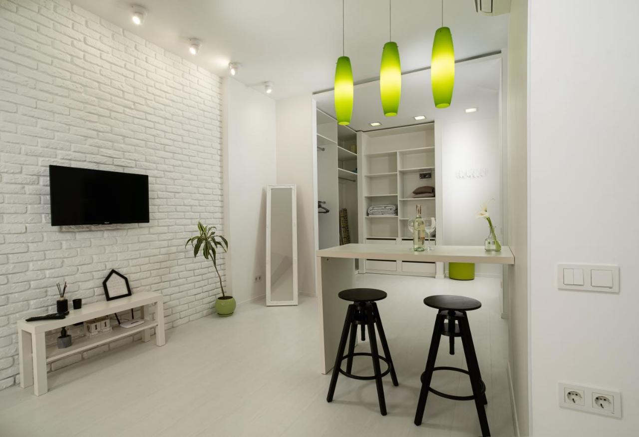 White Attic Apartment Odessa Buitenkant foto