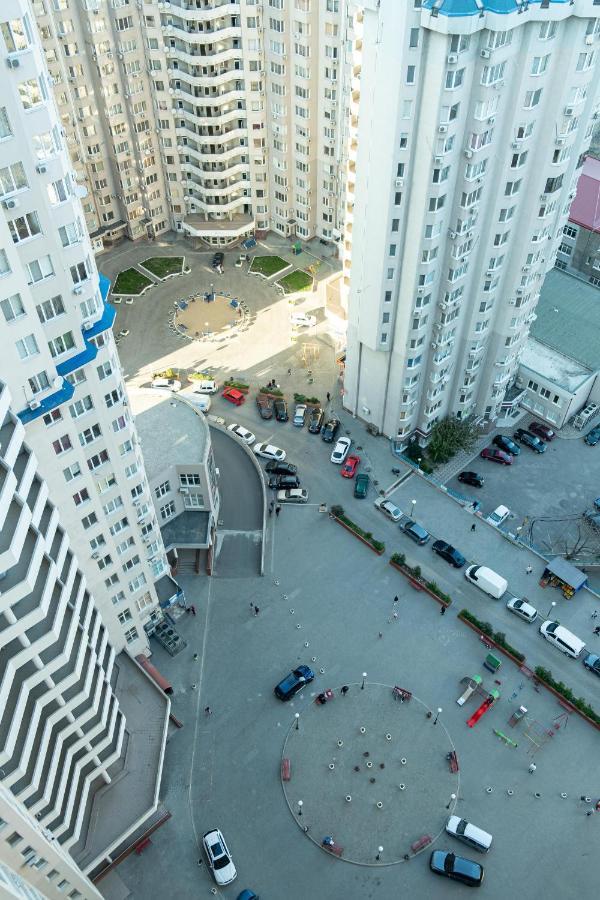 White Attic Apartment Odessa Buitenkant foto