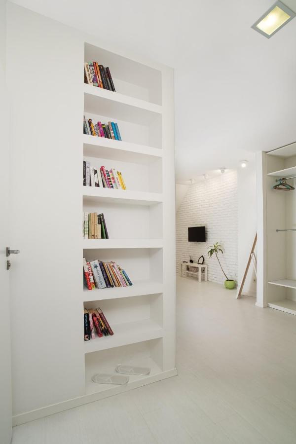 White Attic Apartment Odessa Buitenkant foto